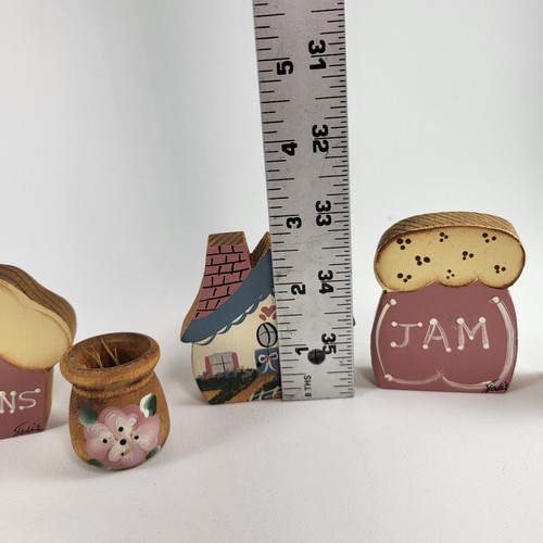 Lot Of 7 Wooden Handpainted Folk Art Pig Jam Cottage Sugar VTG Muffin Flowers - Picture 8 of 12