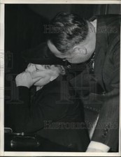 1938 Press Photo Helen Werner consoled by husband Pete Werner