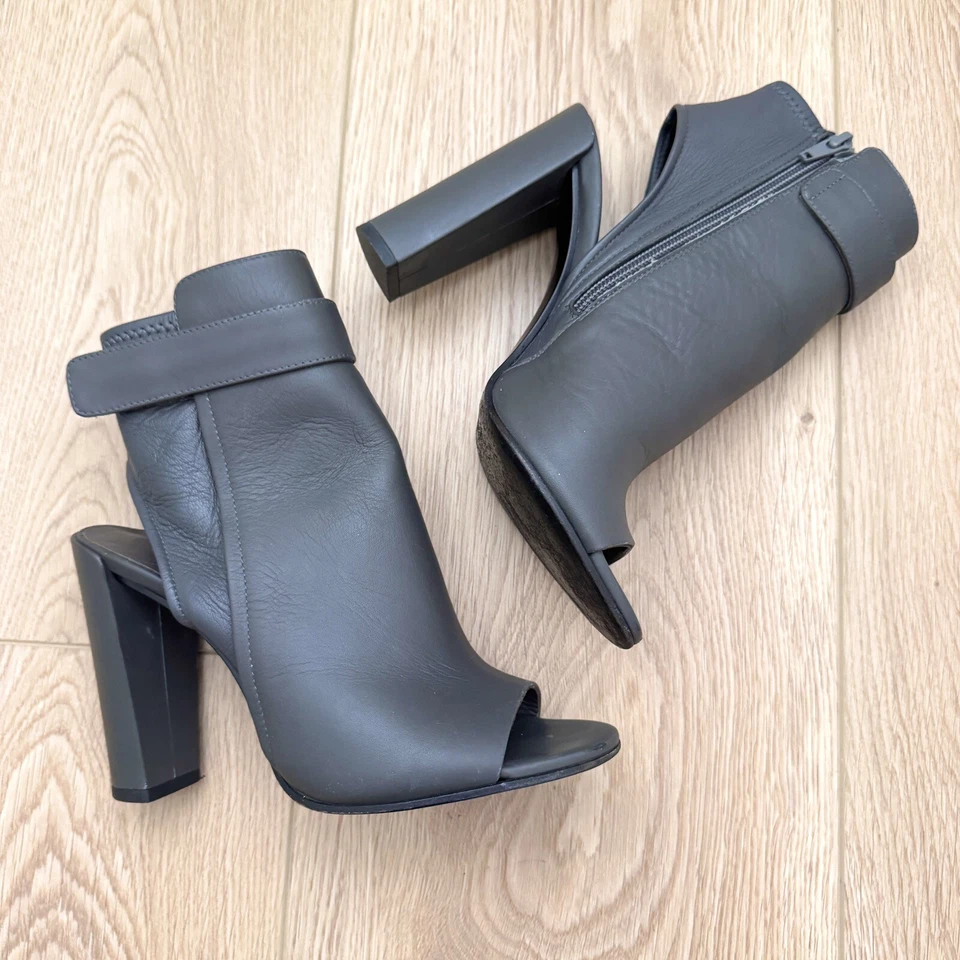 Botines VINCE Talla 38 Cuero Punta abierta Gris Hechos en Italia Cremallera Lateral Usados en Excelente Condición Foto 3 de 4