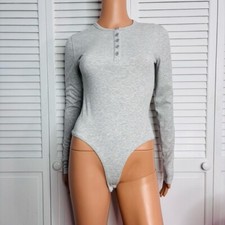  New WEWOREWHAT Crew Neck Henley Ribbed Bodysuit in Gray Size Small