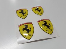 KIT N. 2 PEZZI ADESIVI FERRARI RESINATI IN RILIEVO cm 3,5x2,5 auto moto