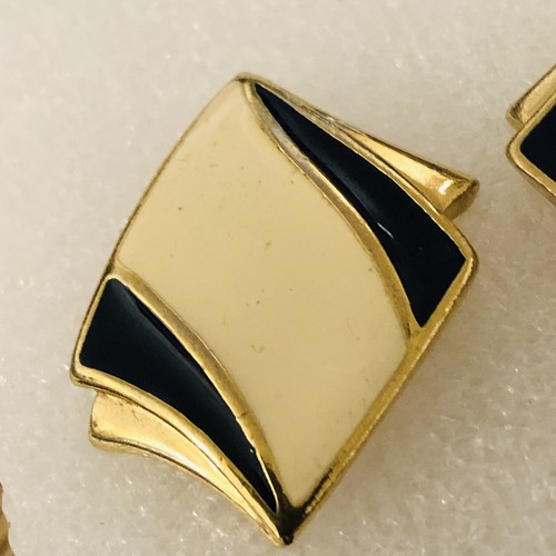 Vintage 5 Pairs Post Earrings, Incl Trifari, Gold & Silver Tone - Picture 9 of 15