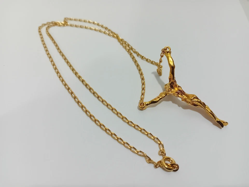 Salvador Dalí Impresionante Colgante Surrealista Chapado en Oro Cristo de San Juan 20" Foto 4 de 4