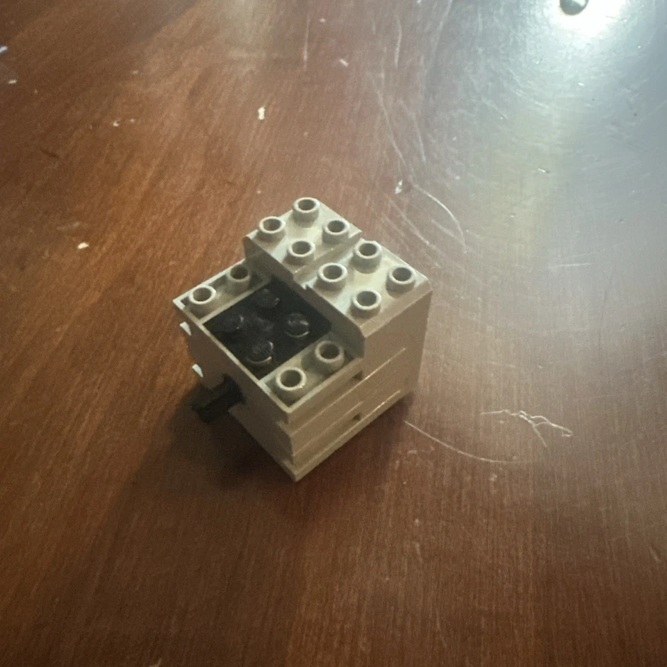 Lego Mini Motor Eléctrico 9V - No probado Foto 2 de 4