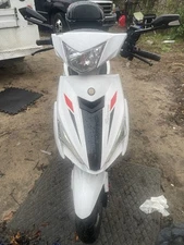 Razor 100 Scooter 50cc White