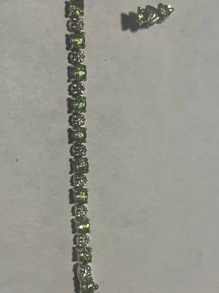 Vintage silver Bracelet Peridot and silver Earrings & Pendent peridot - Image 3 of 4