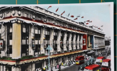 Alte Postkarte London 1953 Selfridges Krönungsdekoration