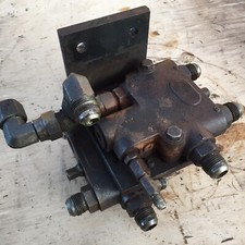 2 Front Hydraulic Diverted block Ransomes Parkway 225 A801016 Cutter Deck Reel