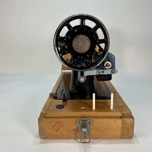Vintage Singer Sewing Machine Y5823670 Electric Converted + Accessories Used - Picture 22 of 24