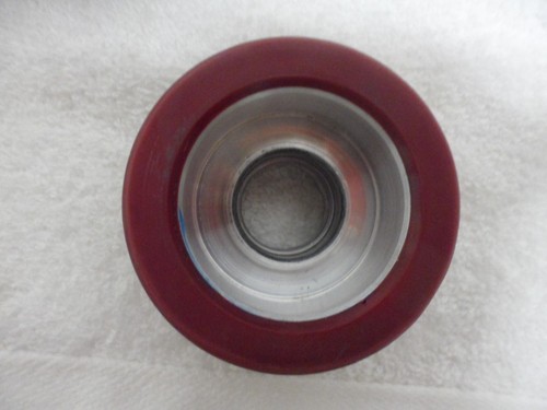 Vintage Set of (8) Maroon Skate Wheels 62mm 38mm 90a Aluminum Hubs - Picture 5 of 14