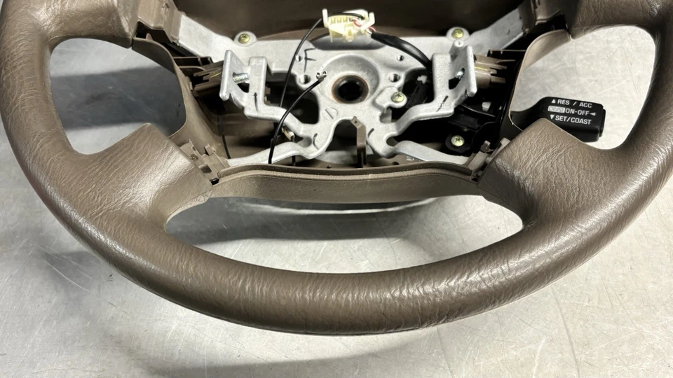 2001-2004 TOYOTA TACOMA STEERING WHEEL w/ CRUISE CONTROL BROWN OAK - Image 2 of 4