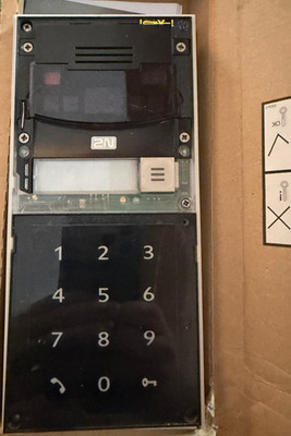 2N IP Verso IP Door Intercom w/ Camera & KeypadPoE Modular (Used Open Box) Reset