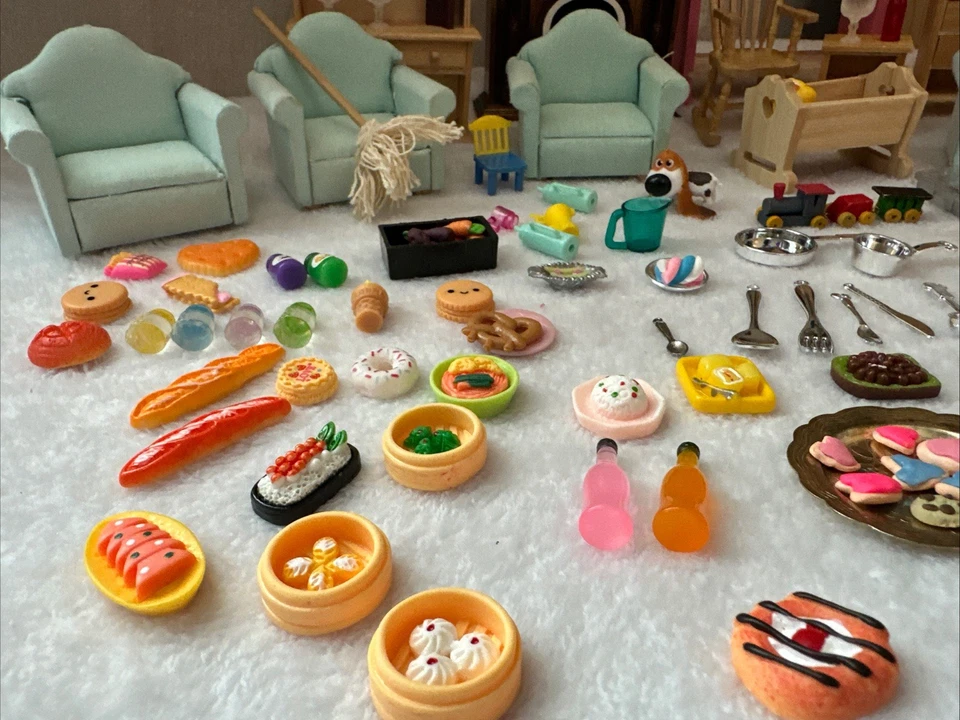 LOTE DE 36 muebles y artículos de cocina vintage en miniatura para casa de muñecas Foto 2 de 4