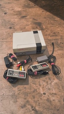NES - Nintendo NES Konsole mit Original 2x Controller