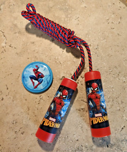 Marvel Spiderman Spider-Man kids Jump Rope and 2" Pin