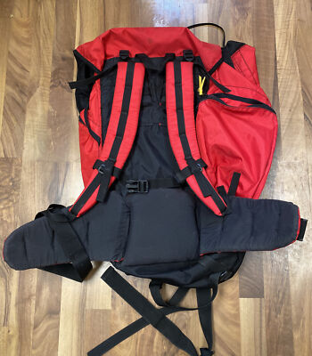 VINTAGE 1990'S MARLBORO ADVENTURE TEAM 2-IN-1 DUFFEL BAG/BACKPACK