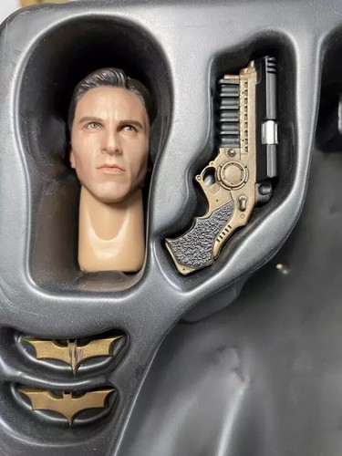 ACTION FIGURE HOT TOYS MMS71 - BATMAN THE DARK KNIGHT - 1/6 - Foto 14 di 16