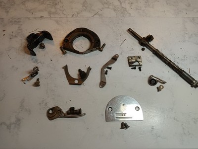 Singer 15-91 Sewing Machine 1947 Throat Plate, Presser Bar, Presser foot, Lot