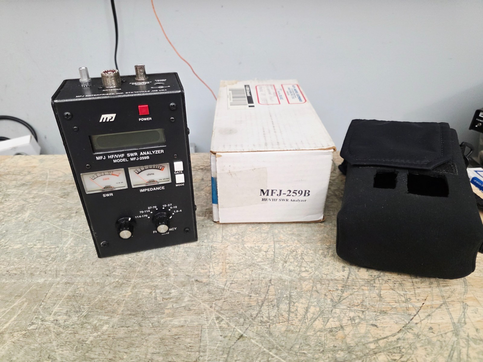 MFJ-259B HF VHF SWR Antenna Analyzer Frequency Counter C MY 