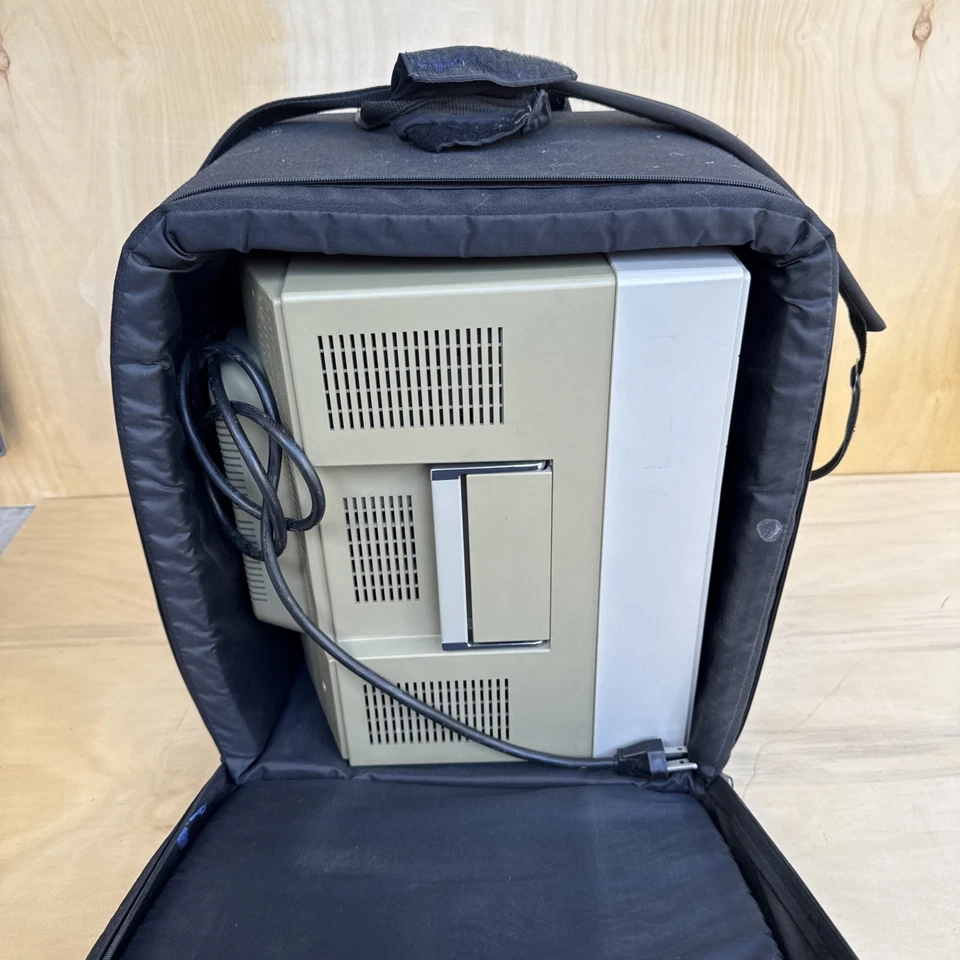 Monitor/reproductor VHS Panasonic AG-500R 1988 vintage - para piezas no funciona Foto 2 de 4