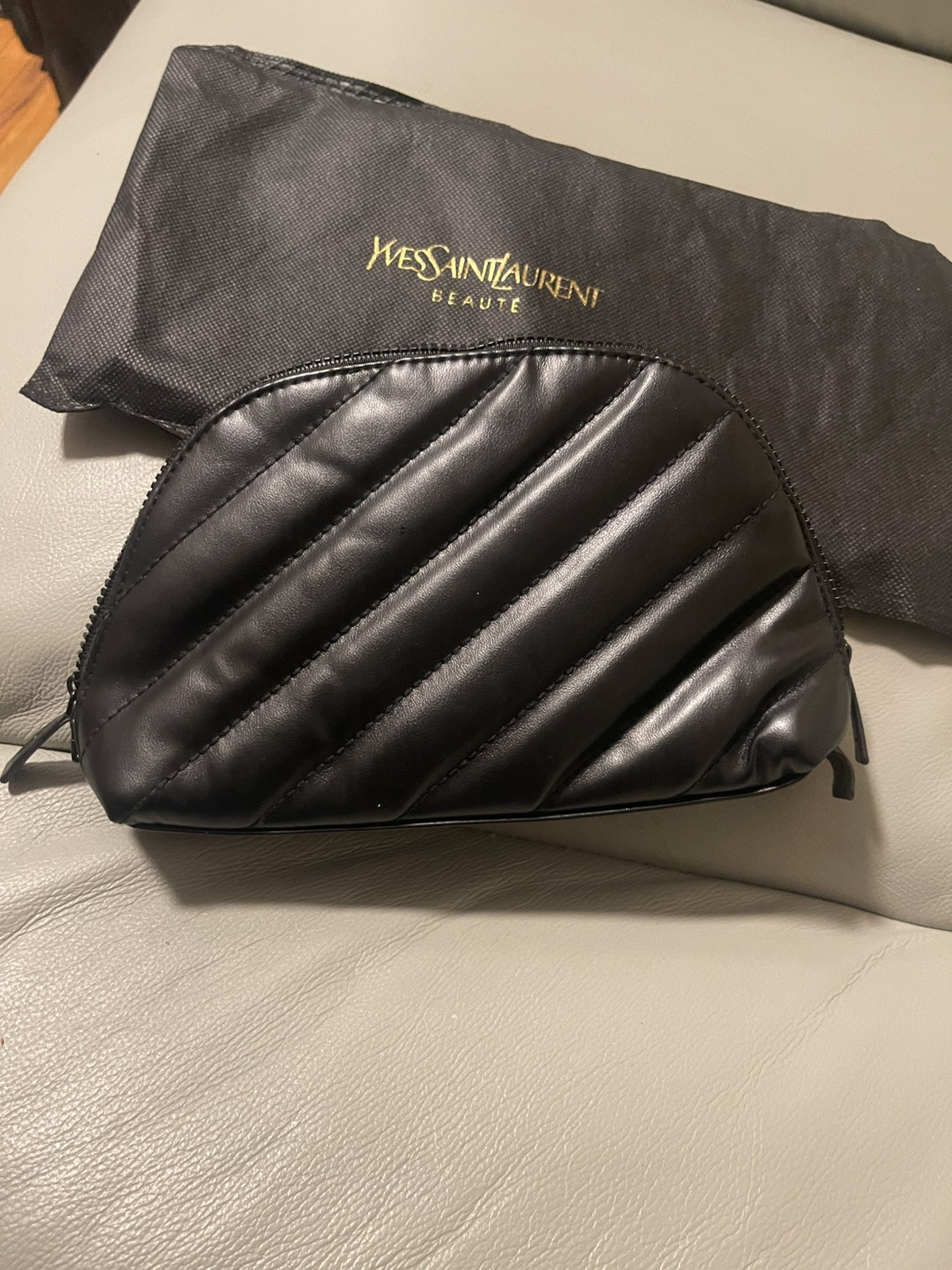 Pochette YSL Yves Saint Laurent in ecopelle nera ~ astuccio beauty bag trucco NUOVO