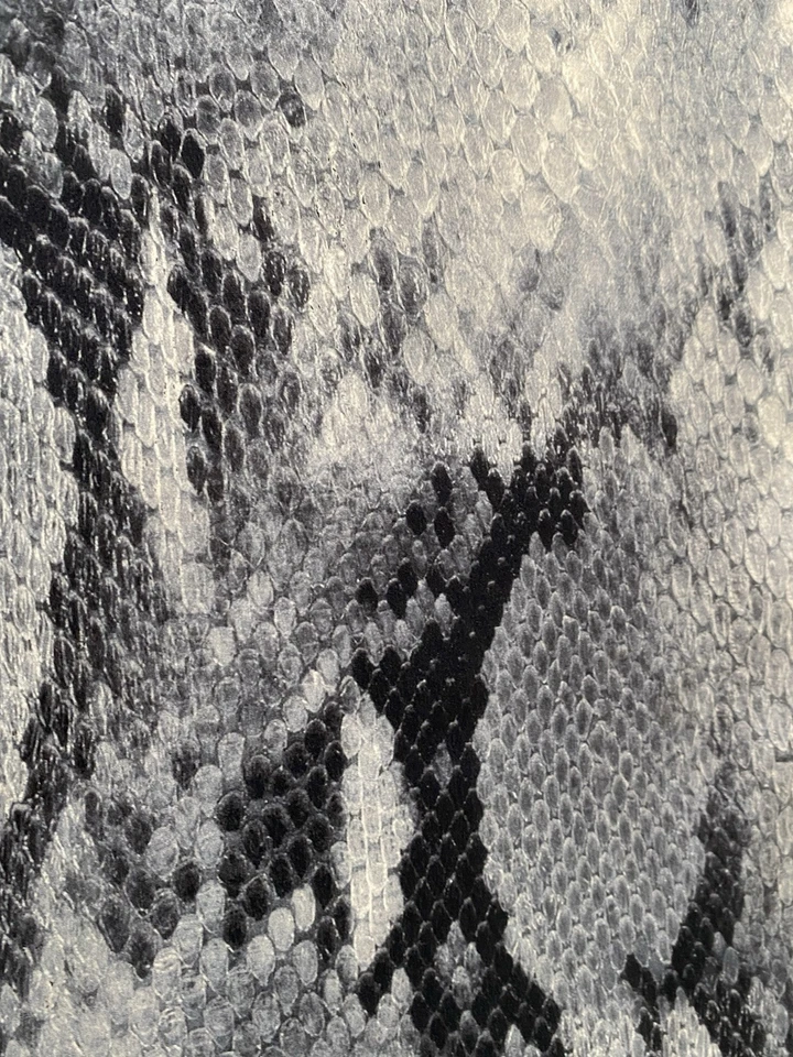 Женский шарф Rocco полностью черный шелк с логотипом узором 26/26 дюйма PEC - Изображение 3 из 3