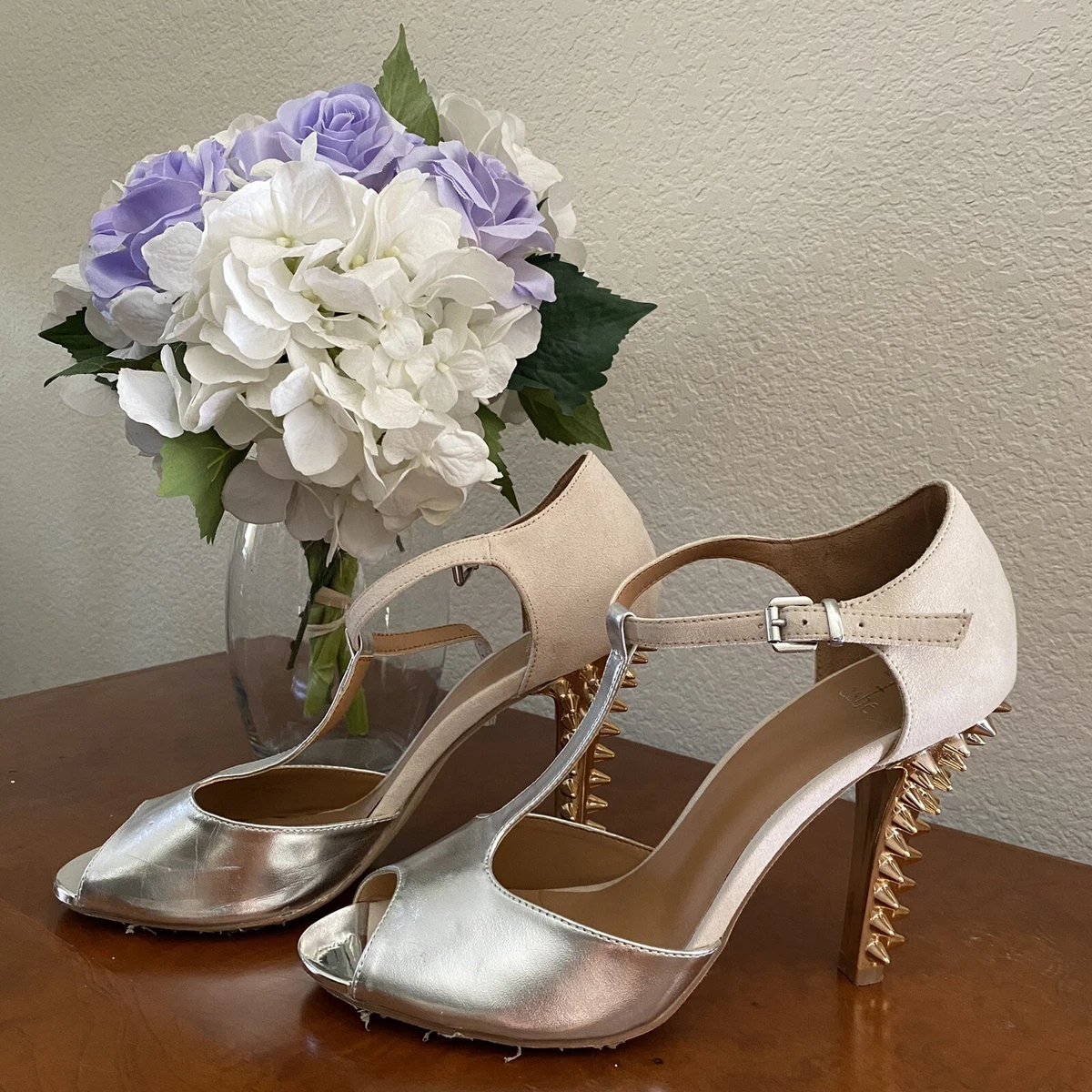 Beige gold heels hotsell