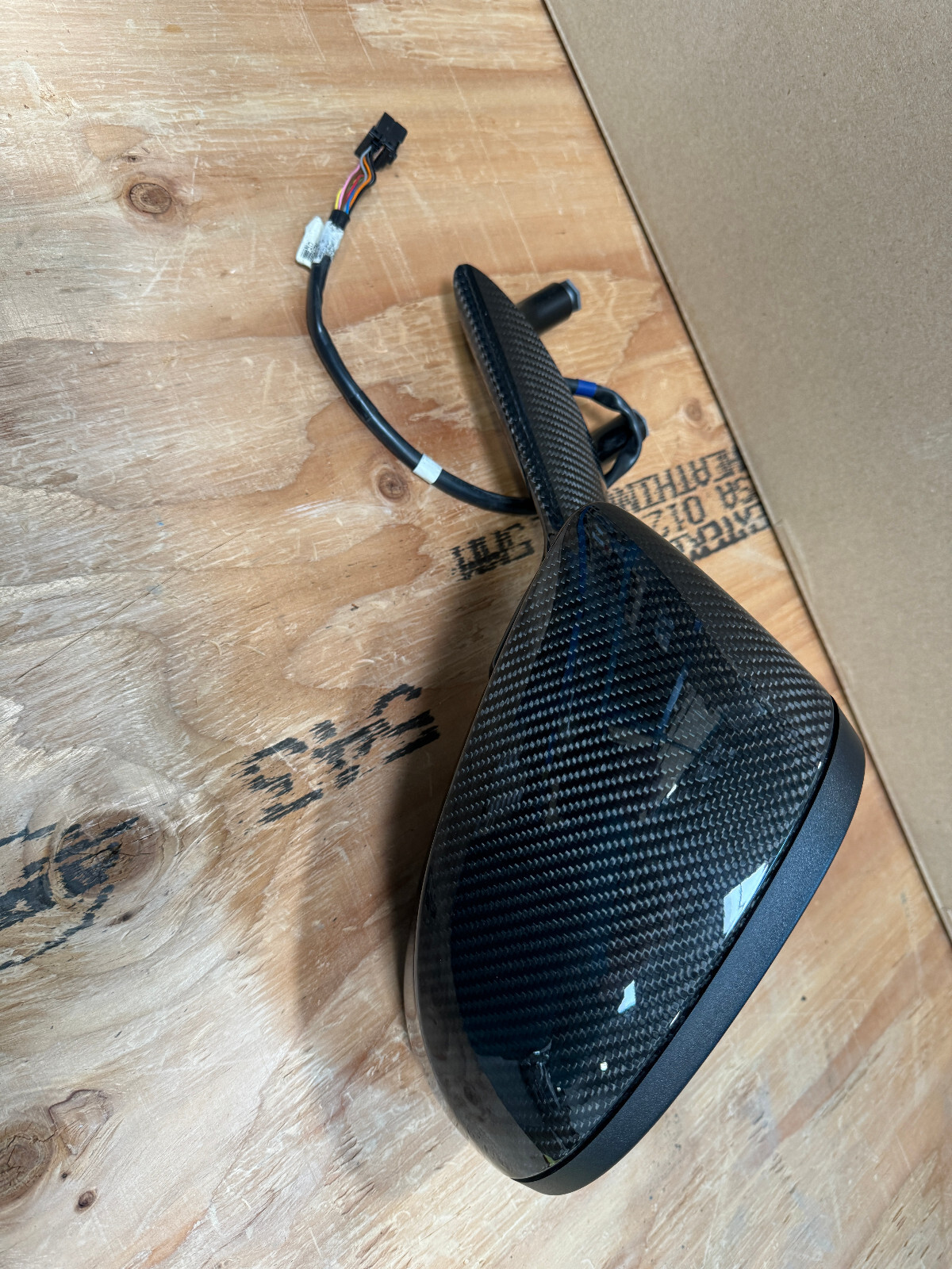 12-18 ASTON MARTIN V12 VANQUISH LEFT SIDE CARBON FIBER MIRROR