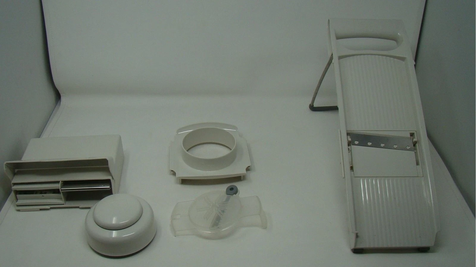 The Pampered Chef Ultimate Mandoline Food Slicer Grater Set White Kitchen Tool
Opens in a new window