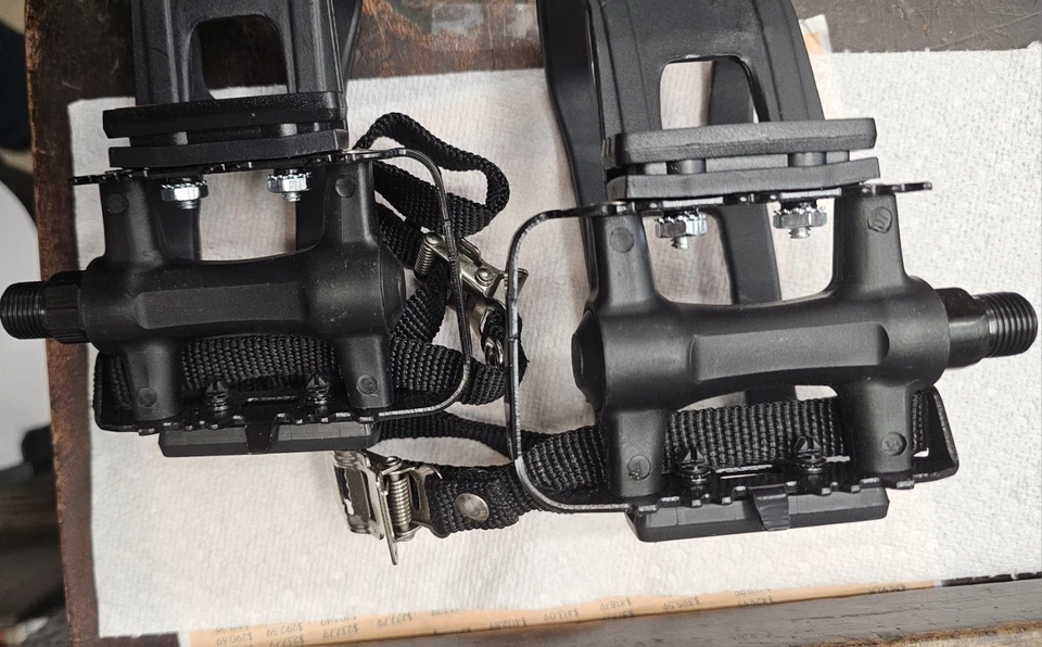 Pedal Toe Clips with Straps, 9/16 body Steel Cage , Nylon Toe Clips  - pair - Image 4 of 4