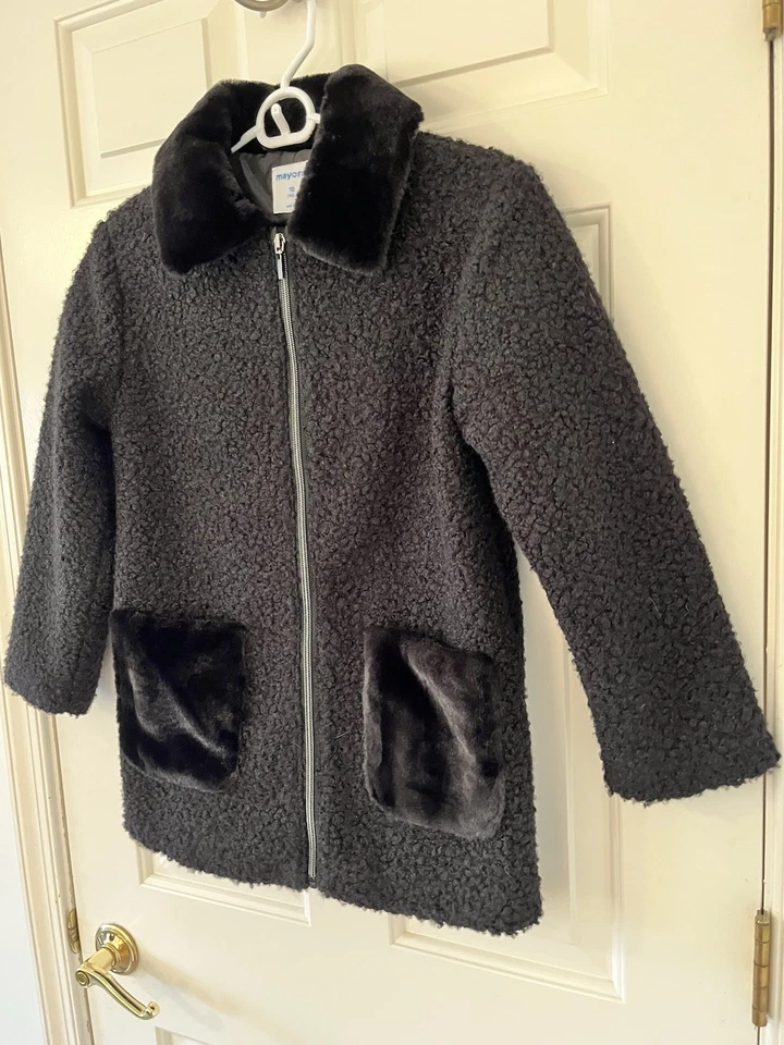 Chaqueta de vestir para niñas talla 10 negra detalles de piel sintética de Mayoral longitud media usada en excelente estado Foto 4 de 4