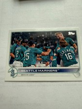 2022 Topps Series 2 Seattle Mariners Team Card #489