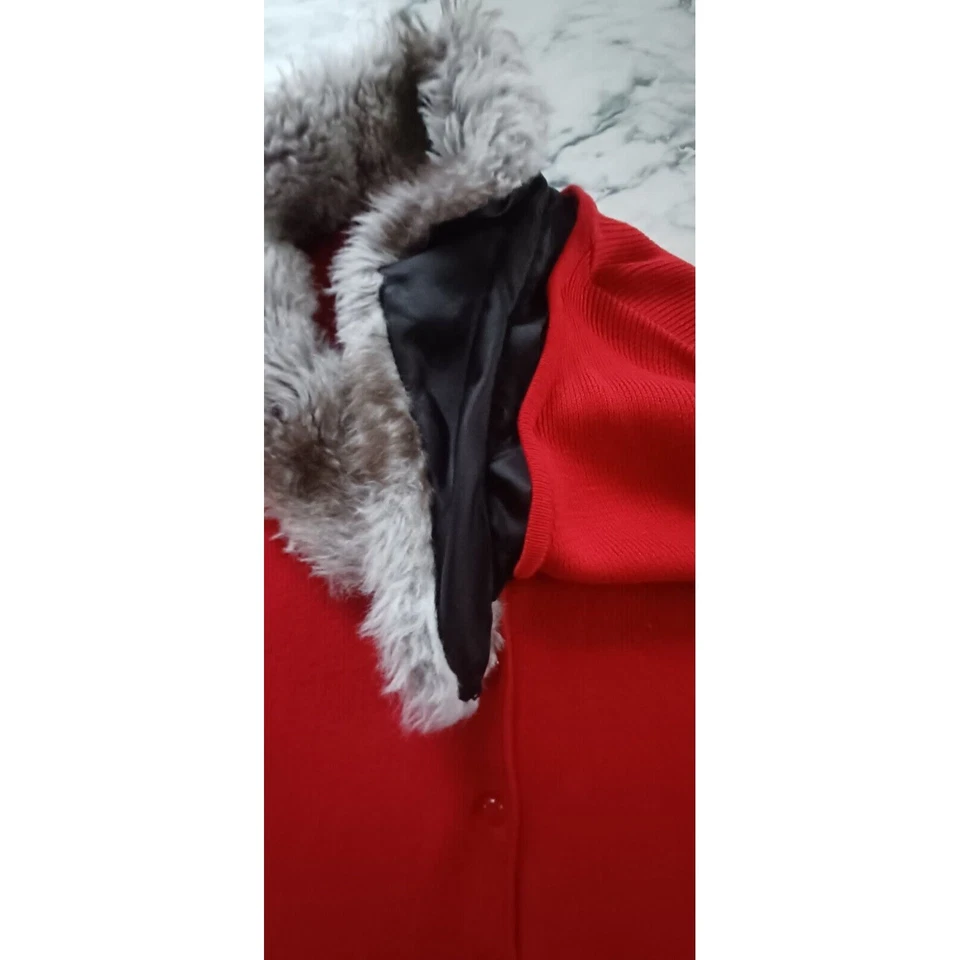 Cárdigan Suéter Grande Rojo Cuello Imitación Piel Clásico Y2K De Colección KIKIT Foto 4 de 4