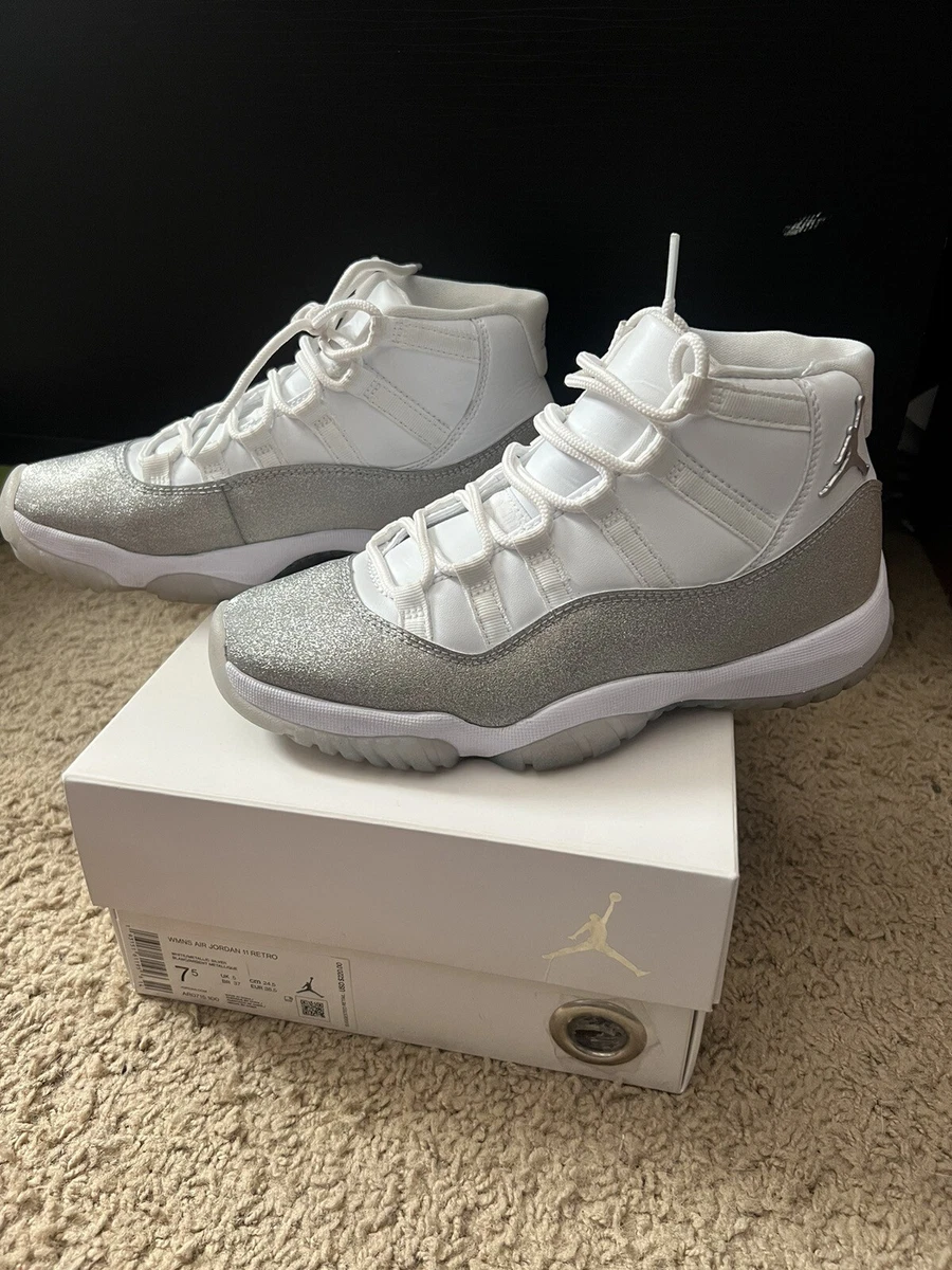 WMNS NIKE AIR JORDAN 11 RETRO GLITTER AR0715 100 WHITE METALLIC SILVER 7.5