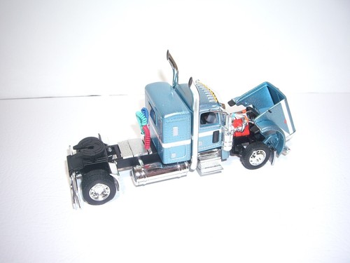 DCP FIRST GEAR 1/64 PACIFIC BLUE PETERBILT 389 WITH 36" SLEEPER - Picture 5 of 5