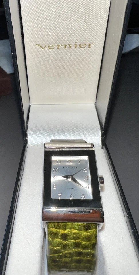Reloj de Colección Vernier Puño con Bisagras Damas Verde Piel de Serpiente Correa de Cuero Acento Plateado Foto 2 de 4
