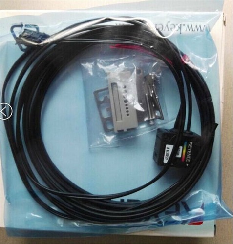 ONE NEW Keyence CZ-H32 CZH32 Laser Sensor - Picture 2 of 2