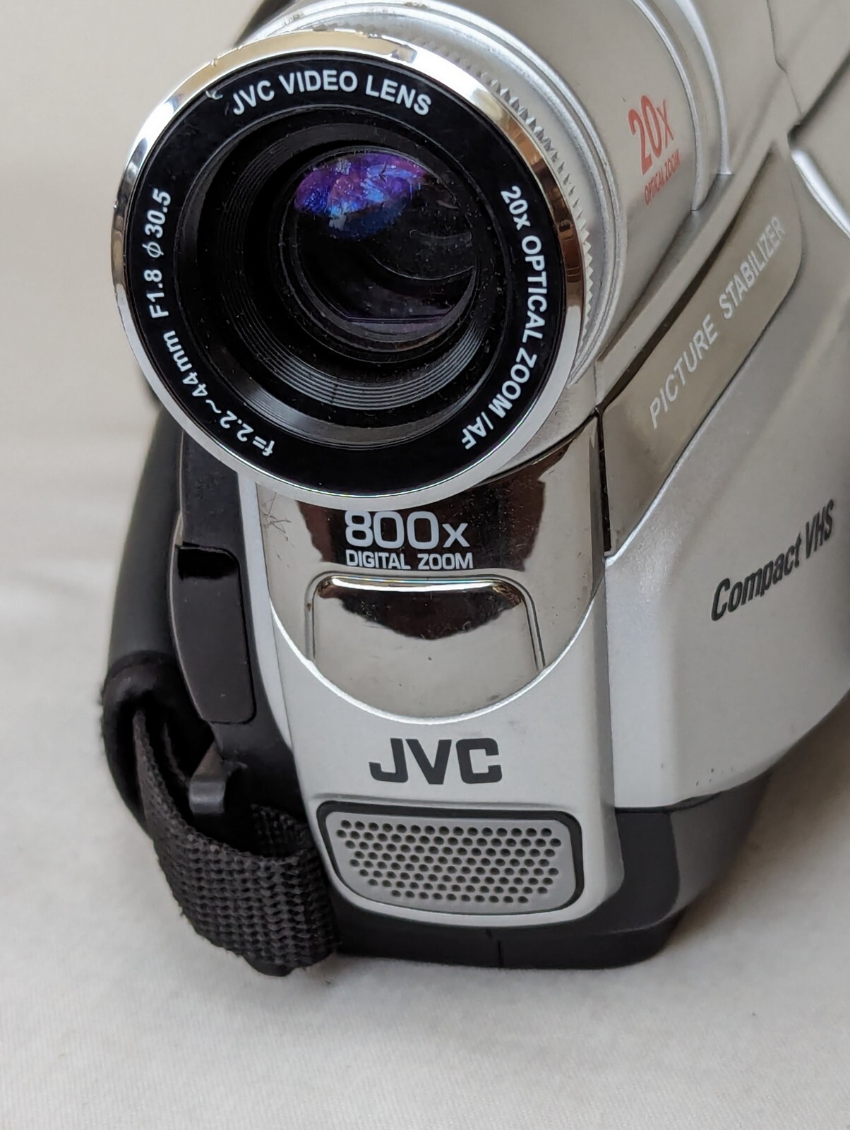 JVC GRAXM17U Compact VHS Handheld Camcorder 800x Digital Zoom Lens
