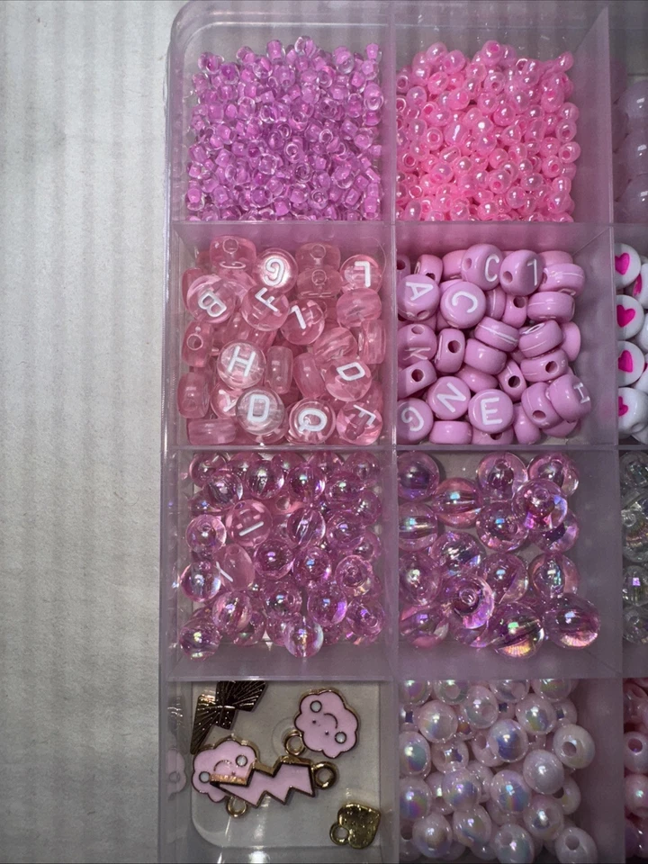 Juego de cuentas rosas para hacer joyas - formas y dijes mixtos, caja organizadora Foto 2 de 4