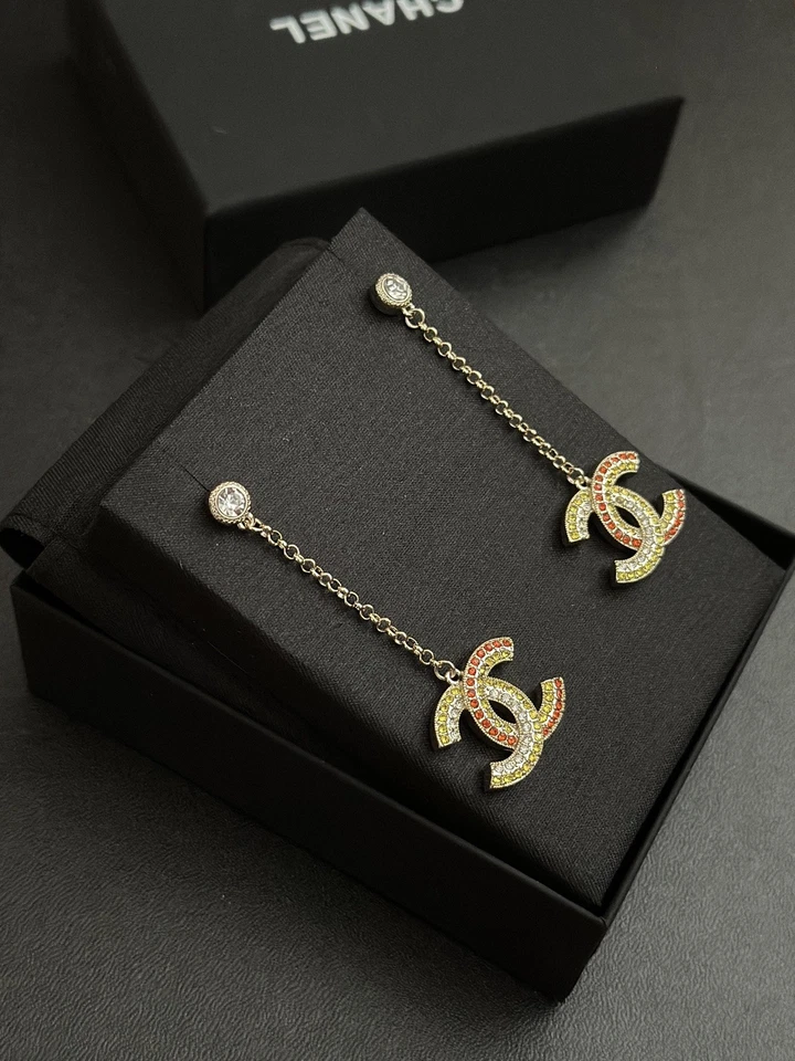 Pendientes colgantes CHANEL cristales multicolores Baguette CC usados Foto 3 de 4