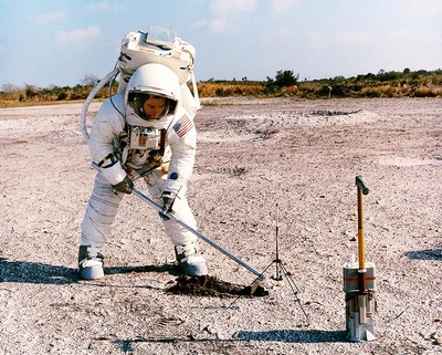 NASA APOLLO 13 BACKUP ASTRONAUT JOHN YOUNG PHOTOGRAPH PHOTO PRINT
