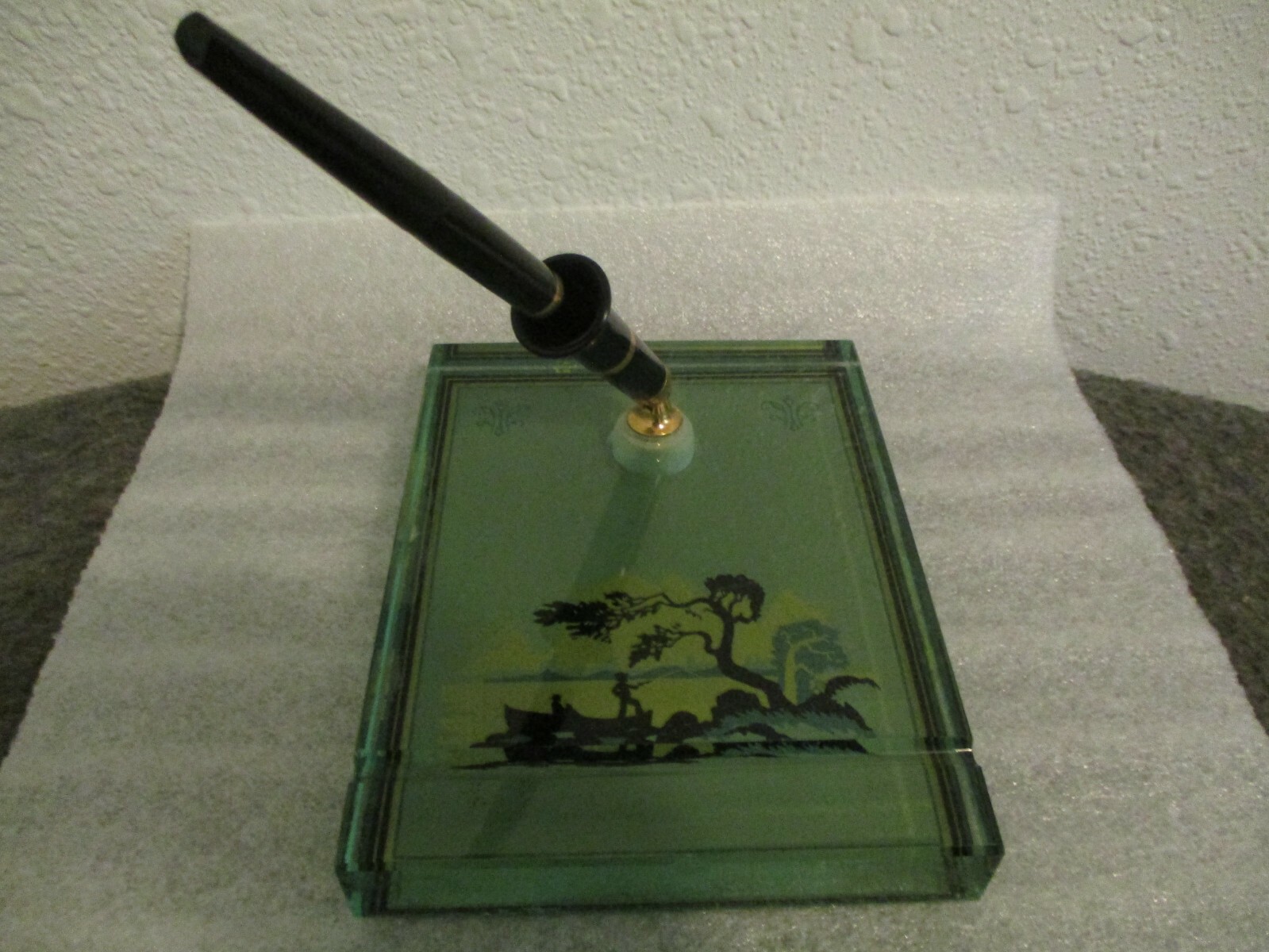 VINTAGE SHEAFFERS DESK FOUNTAIN PEN & GLASS BASE HOLDER BOAT RIVER FISHING SCENE