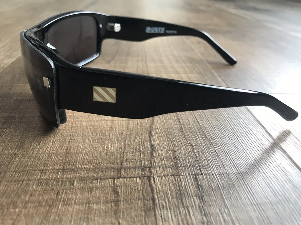 Sabre Vision - Gafas de sol dentales - Negras - Lente gris - $100 Foto 4 de 4