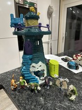 Scooby Doo Morphing Monsters Crystal Cove Frighthouse with 6 figures. 
