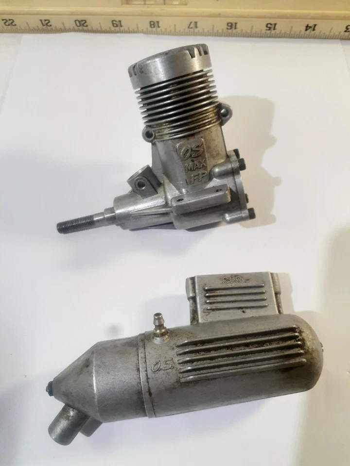 OS MAX FP 40 Nitro R/C Engine With Exhaust Pipe Selling As Parts Has Compression - Image 3 of 4