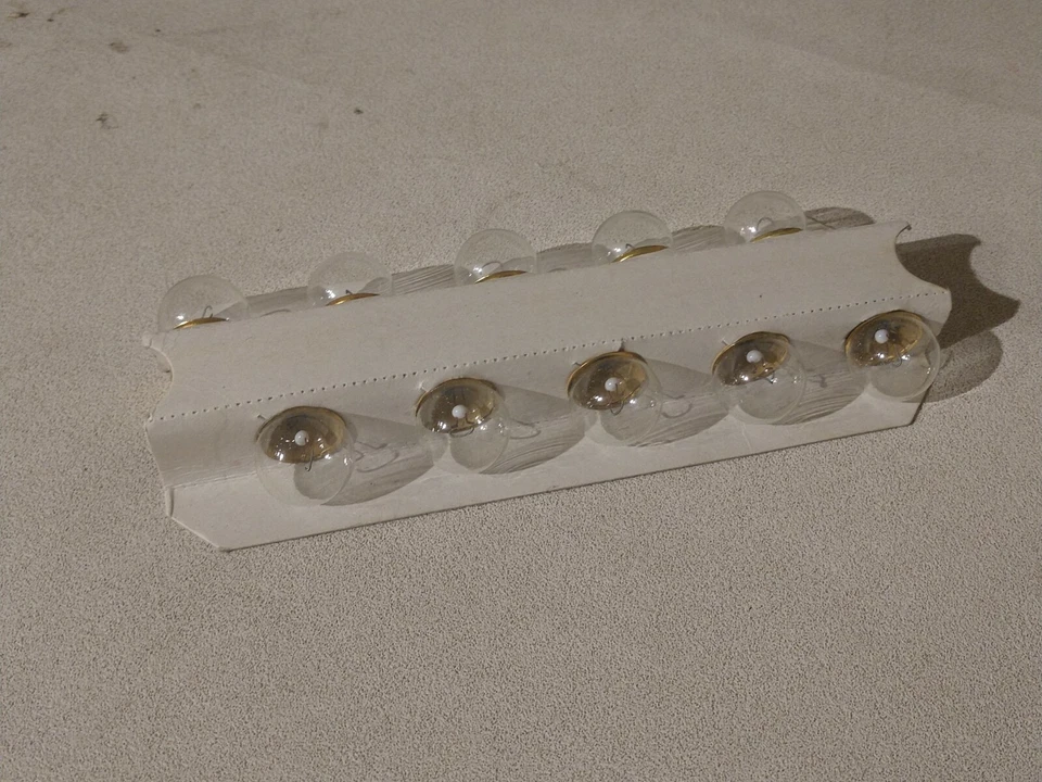 Sonoco Automotive Miniature Bulb Pack of 10 Part # 90 - Image 2 of 4