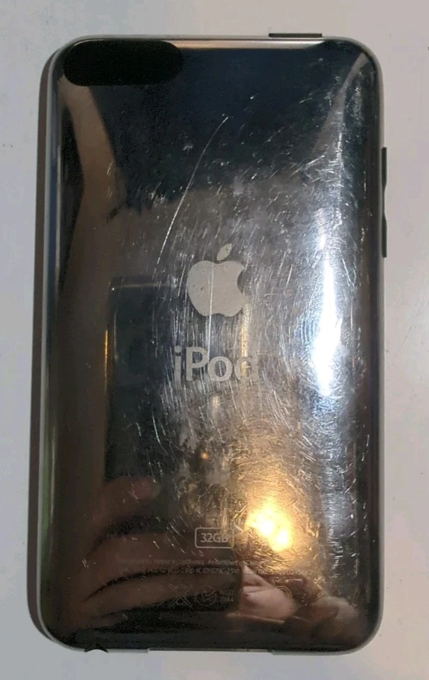 Apple iPod Touch - 3rd Generation A1318 - 32GB - Image 2 of 3