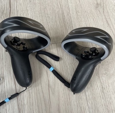 HTC Vive Cosmos PAIR Replacement OEM Left And Right Controller 2Q3Z200 2Q3Z100