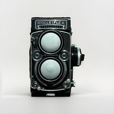 Rolleiflex 2.8f Planar 80mm TLR camera