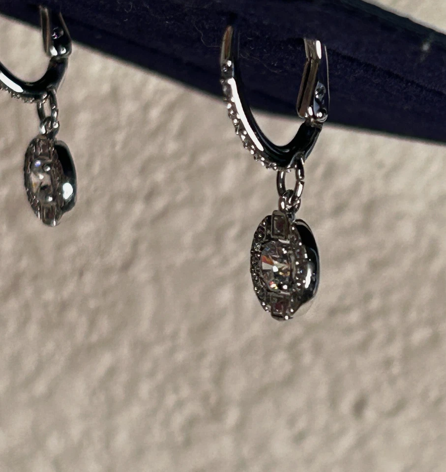Pendientes colgantes SWAROVSKI Una cristales circonita chapados en rodio APENAS USADOS Foto 3 de 4
